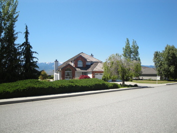 2280 Grand Ave