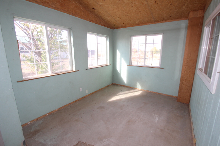 2.5 Acres, Home and Shop in Soap Lake