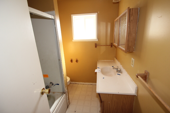 2.5 Acres, Home and Shop in Soap Lake
