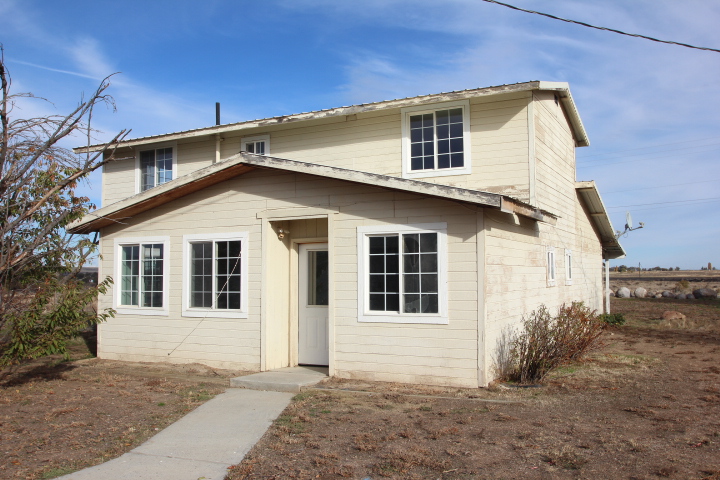 2.5 Acres, Home and Shop in Soap Lake