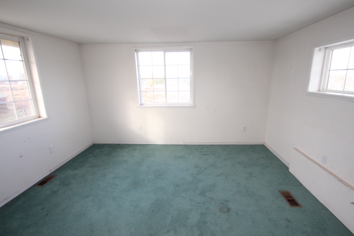 2.5 Acres, Home and Shop in Soap Lake
