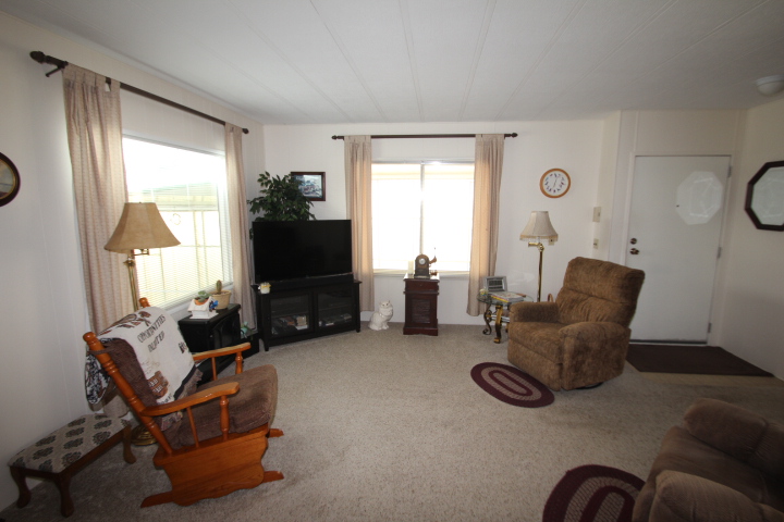 Clean and tidy 3 bedroom home in Maple Meadows