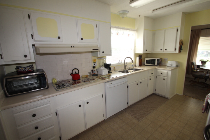 Clean and tidy 3 bedroom home in Maple Meadows