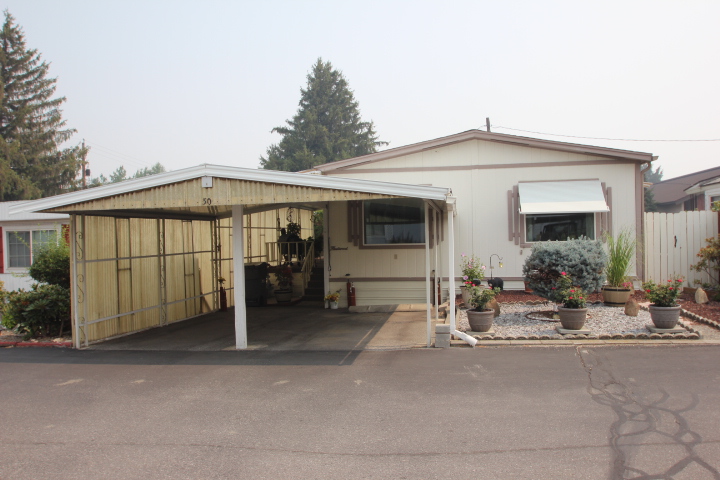Clean and tidy 3 bedroom home in Maple Meadows