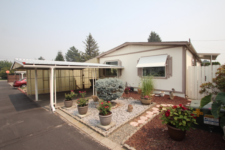 Clean and tidy 3 bedroom home in Maple Meadows