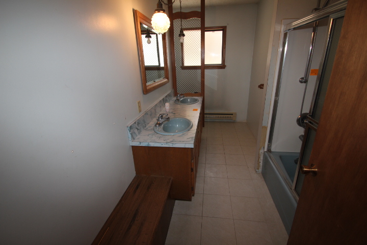 Leavenworth Home on a 1.06 acre Level Lot