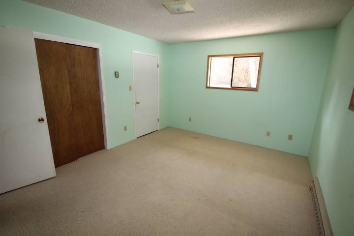 Leavenworth Home on a 1.06 acre Level Lot