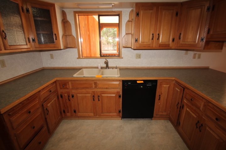 Leavenworth Home on a 1.06 acre Level Lot