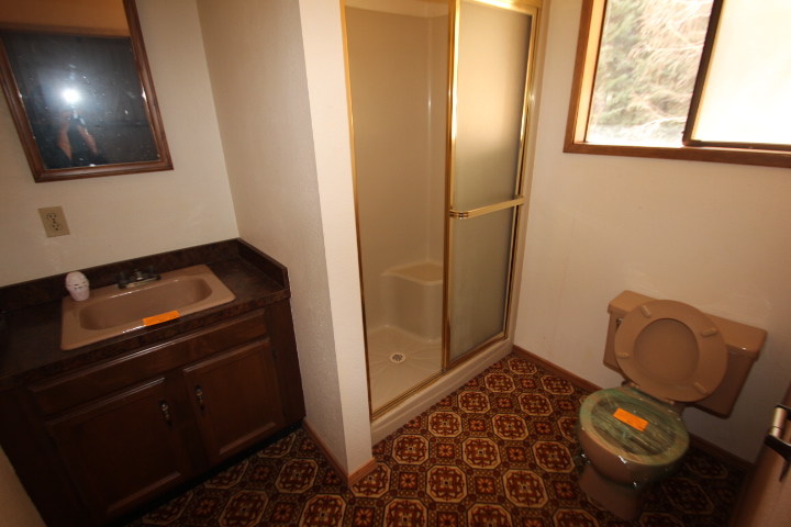 Leavenworth Home on a 1.06 acre Level Lot