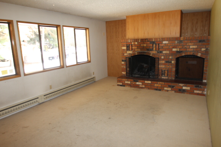 Leavenworth Home on a 1.06 acre Level Lot